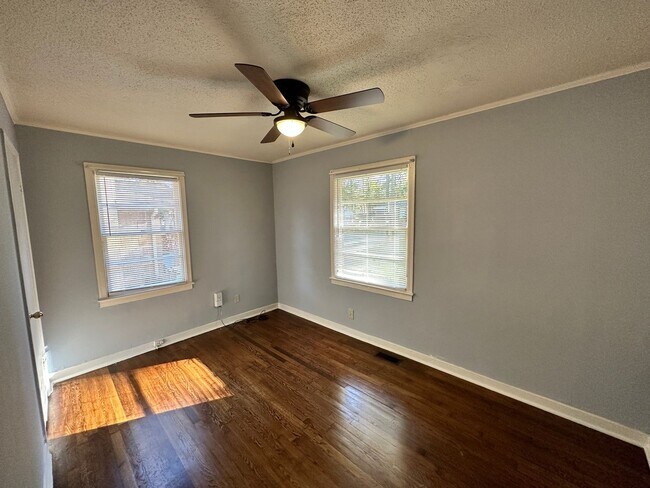 Building Photo - Two Bedroom Home in Shannon Park