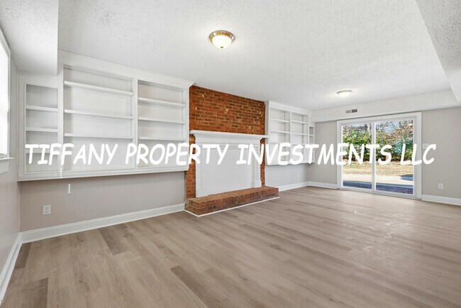 Building Photo - 1601 Carfax Dr