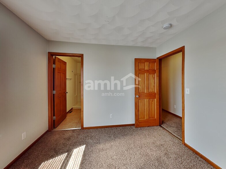 Building Photo - 3085 Warwickshire Dr