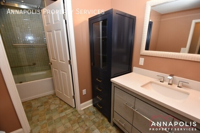 Building Photo - 1195A Bayview Vista-
