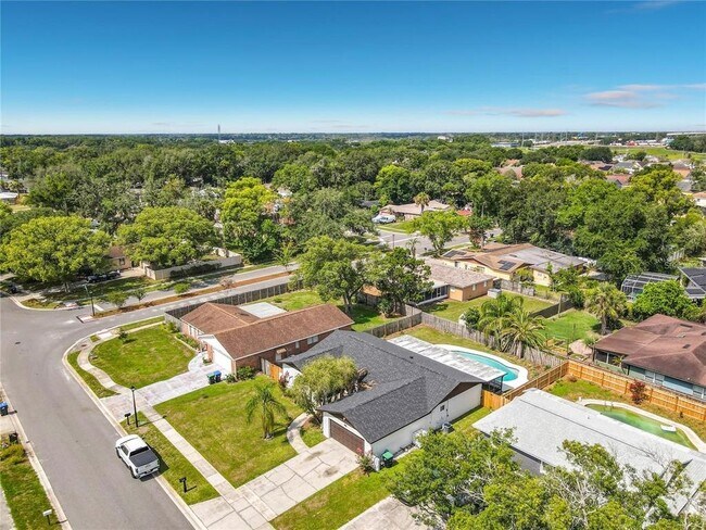 Building Photo - 8676 Hillside Dr