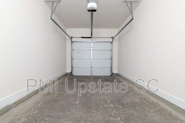 Building Photo - 214 Cali Wy