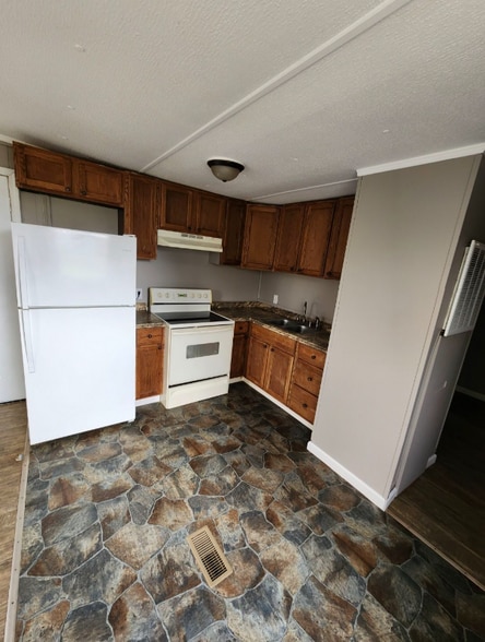 Building Photo - 526 Hal Henard Rd