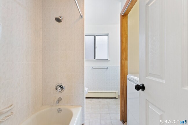 Building Photo - 1103 Shippan Ave