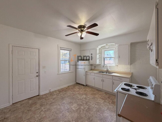 Building Photo - 1008 2nd St