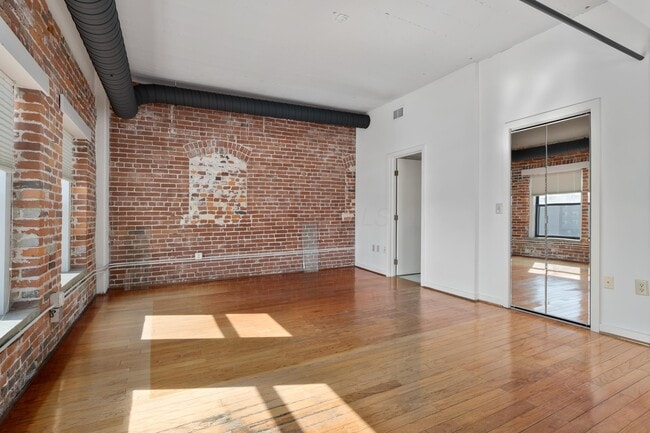 Building Photo - 432 E Rich St