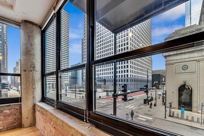 Building Photo - 130 S Canal St