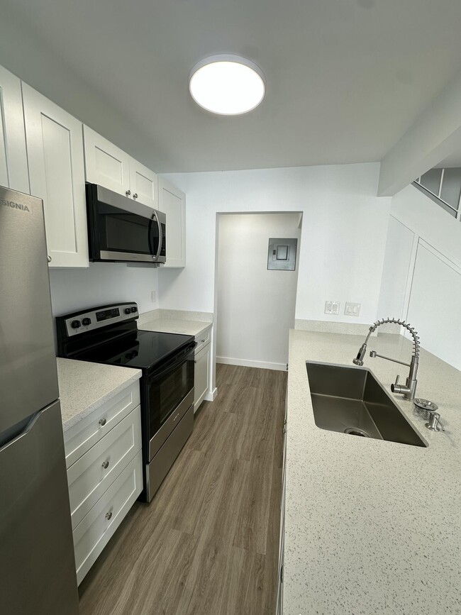 Building Photo - 103 E Tiffany Dr