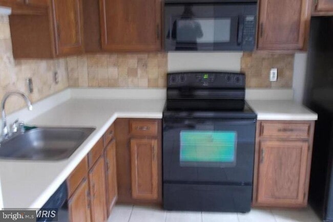 Building Photo - 16198 Henderson Ln