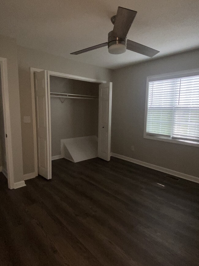 Building Photo - 145 Viking Dr