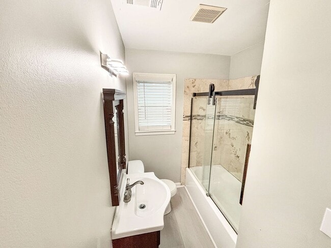 Building Photo - Updated and Charming 2BR/ 1 BA in Marietta!