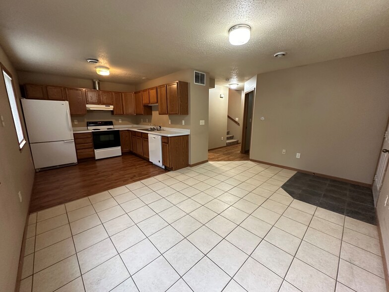 Building Photo - 1521 6th St E