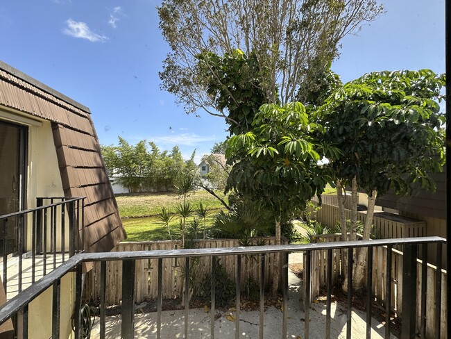 Building Photo - 308 3rd Ct