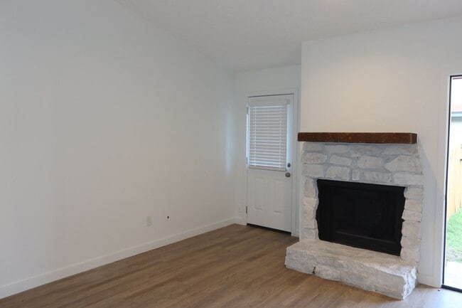 Building Photo - Aberdeen Duplex - 2Bd/2Ba - Remodeled - W/D - Fireplace - Garage - Fenced Patio - $1600