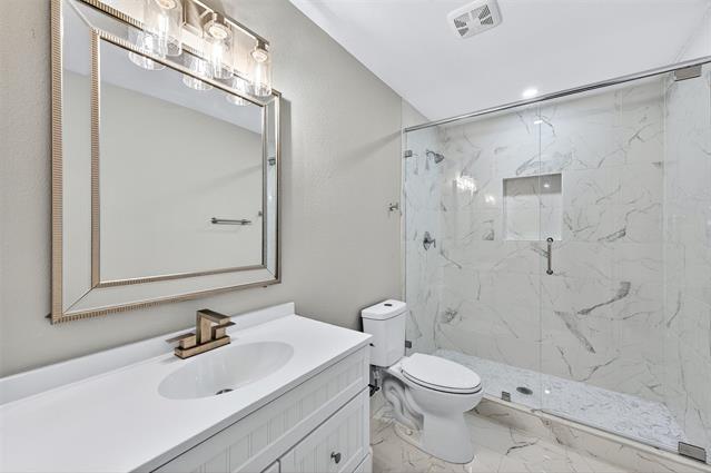 Building Photo - 604 E Summit St