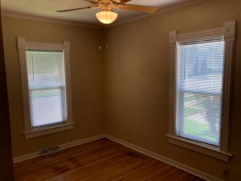 Building Photo - 24 W 12th Ave