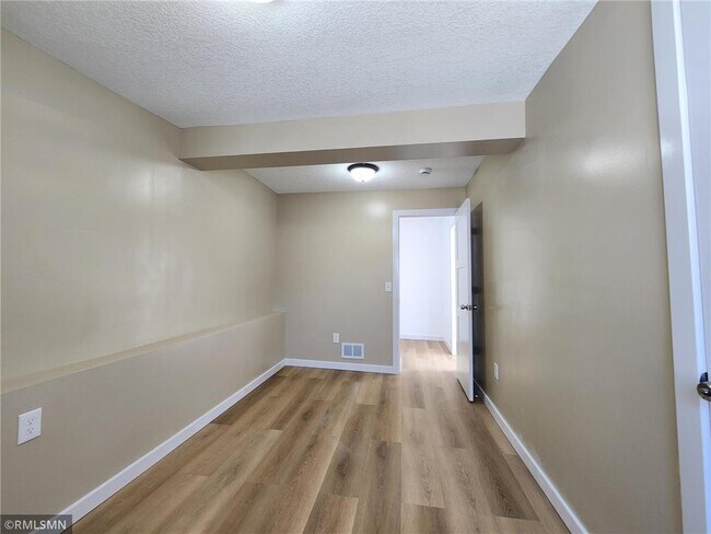Building Photo - 1039 Payne Ave