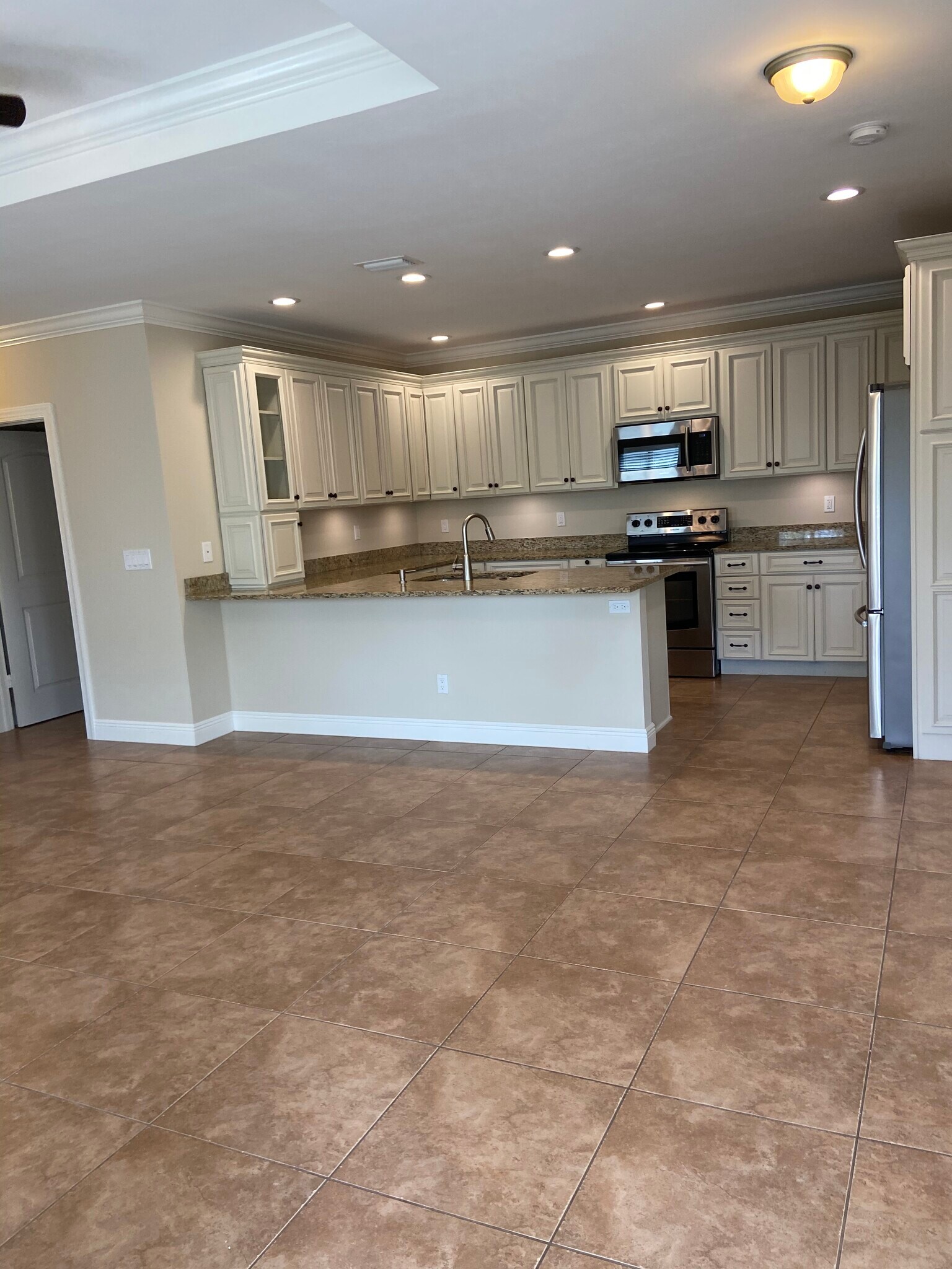 Building Photo - 4412 Vanda Dr