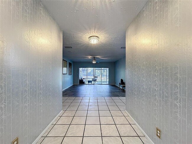 Building Photo - 1601 Riverhills Dr