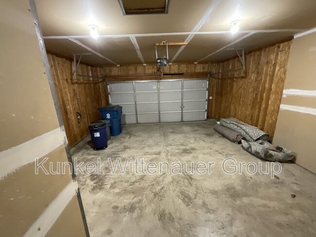 Building Photo - 1545 Fairoaks Dr