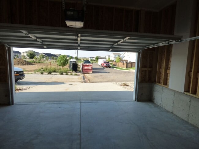 Building Photo - Merry Christmas!  This home is available now, with December rent free!