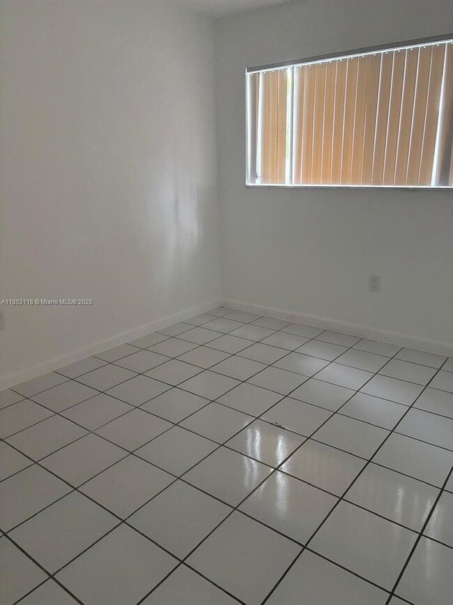 Building Photo - 2710 W 76th St