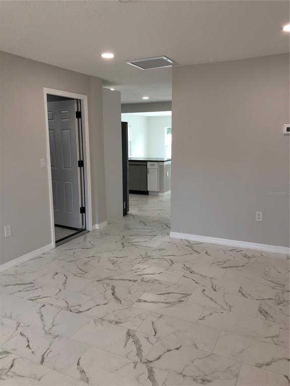 Building Photo - 345 Parkland Ave