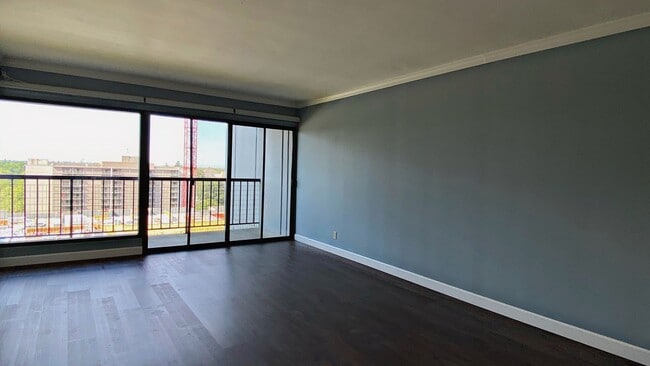 Building Photo - Gorgeous 14th Floor 2 Bd, 2 Bath Condo Available Now!