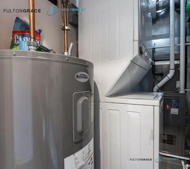 Building Photo - 2651 W Armitage Ave