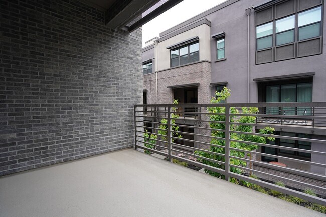 Building Photo - New Construction End Unit Luxury Townhome in Central Sunnyvale Location!