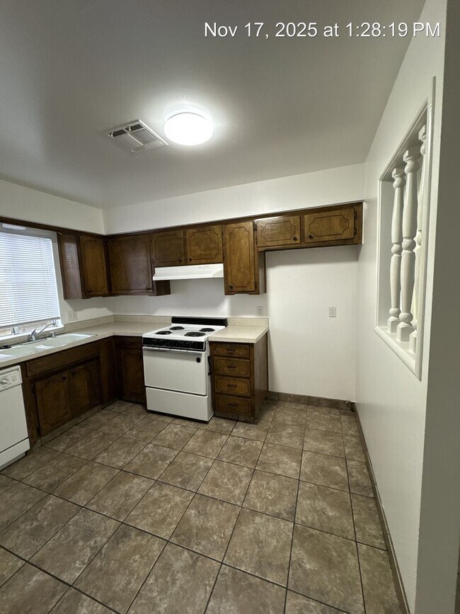 Building Photo - 2968