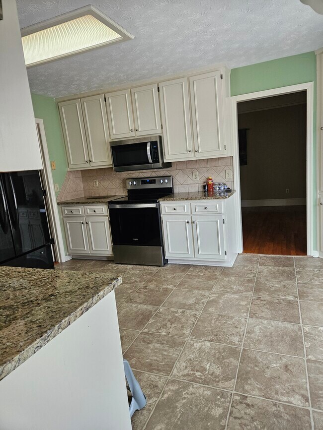 Building Photo - 44 Cone Ln