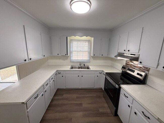 Building Photo - Newly Renovated 3-Bedroom Ranch with Spacious Yard!