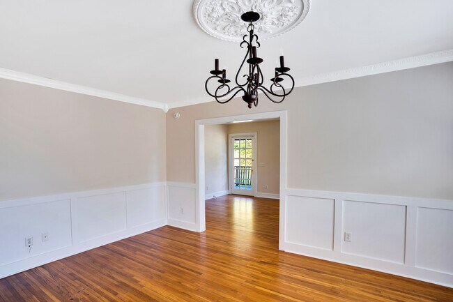 Building Photo - 1607 Knickerbocker Ave