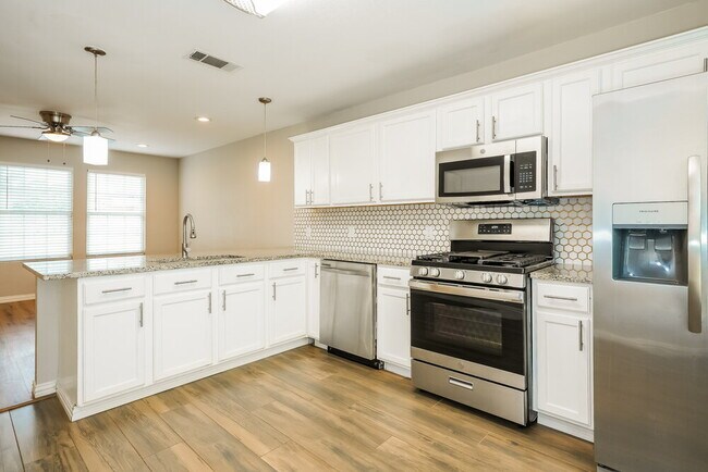 Building Photo - 513 N Wood St