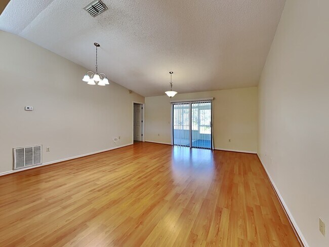 Building Photo - 2772 Sweet Springs St