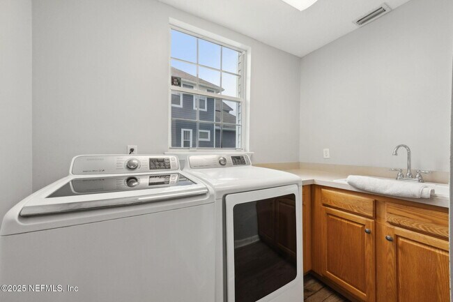 Building Photo - 1842 Paradise Moorings Blvd