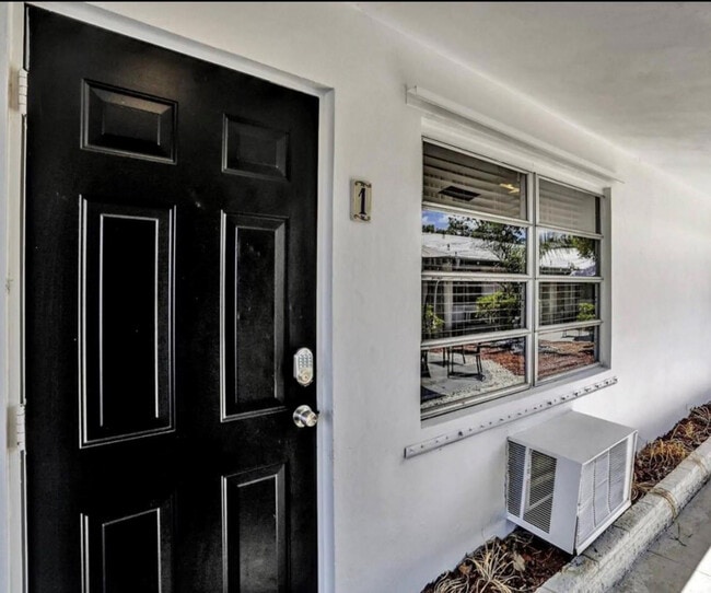 Building Photo - 820 NE 16th Ave