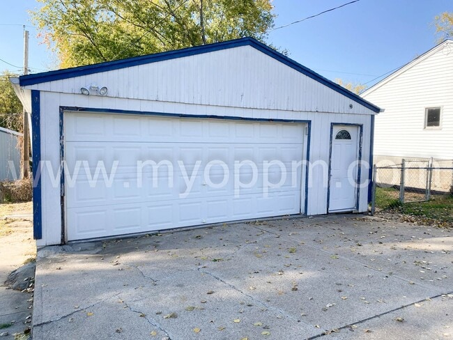 Building Photo - 2 Bed / 1 .5 Bath Home | Midtown