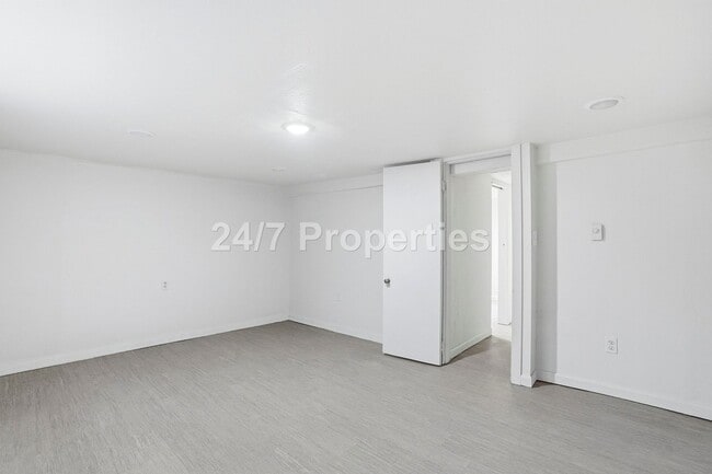 Building Photo - Amazing 4 bedroom home in SE Portland!