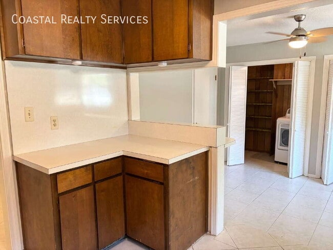 Building Photo - 32 Bay Dr NE