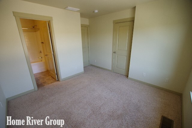 Building Photo - 1465 W Deer Crest St