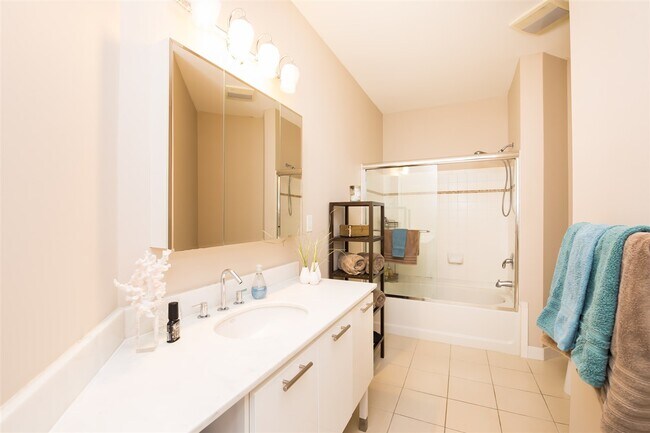 Building Photo - 26 Ave at Port Imperial