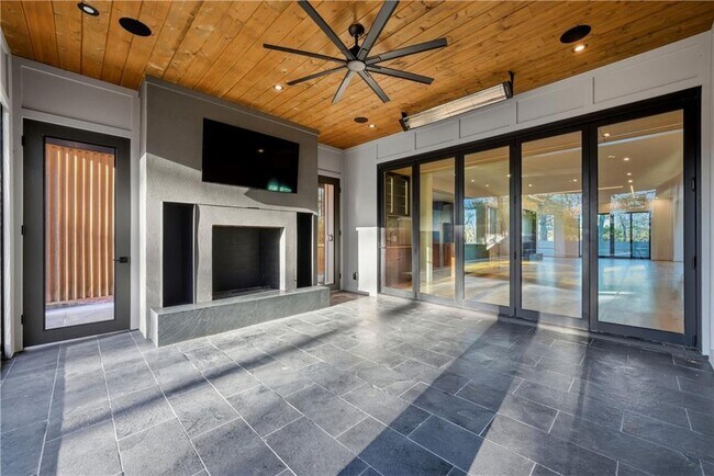 Building Photo - 1033 Reeder Cir NE