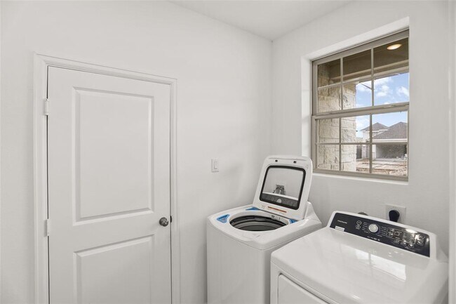 Building Photo - 28806 Bobcat Run Dr