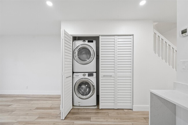 Building Photo - 4525 Bougainvilla Dr