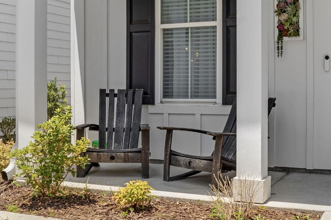 Building Photo - Fully Furnished Home in The Parks