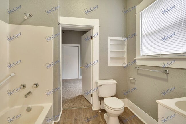 Building Photo - 2305 9th St