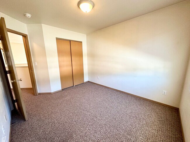 Building Photo - 2107 Yellowstone St