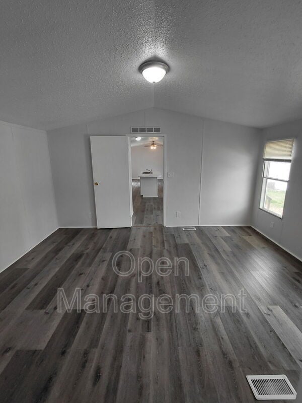 Building Photo - 301 Mantle Ave